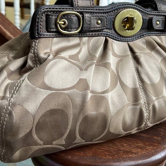 Coach Vintage Signature monogram, Gold Canvas brown leather trim Brass hardw - Picture 5 of 16